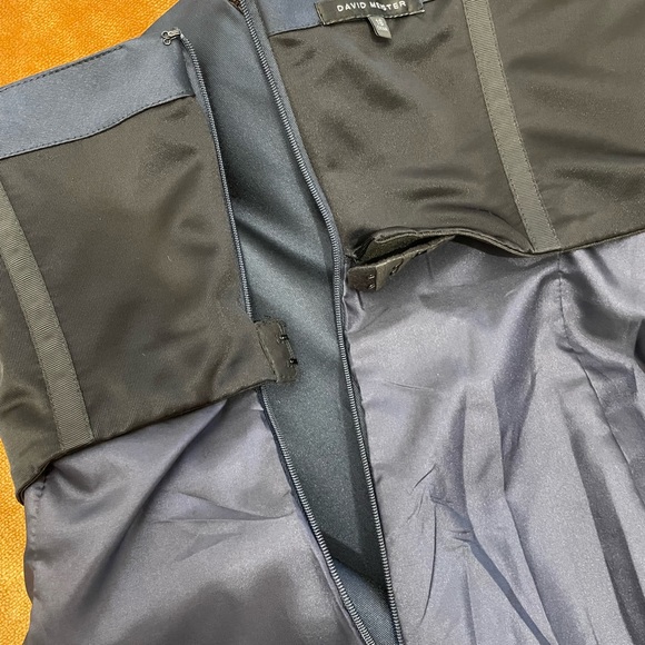 New evening gown with the sequins on the front, made by David Meister. Size 16. - Picture 10 of 11